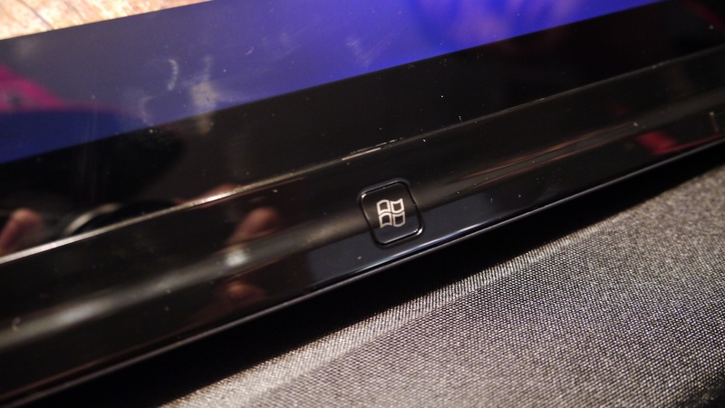 Illustration for article titled Lenovo Yoga: This Windows 8 Ultrabook Moonlights as a Tablet